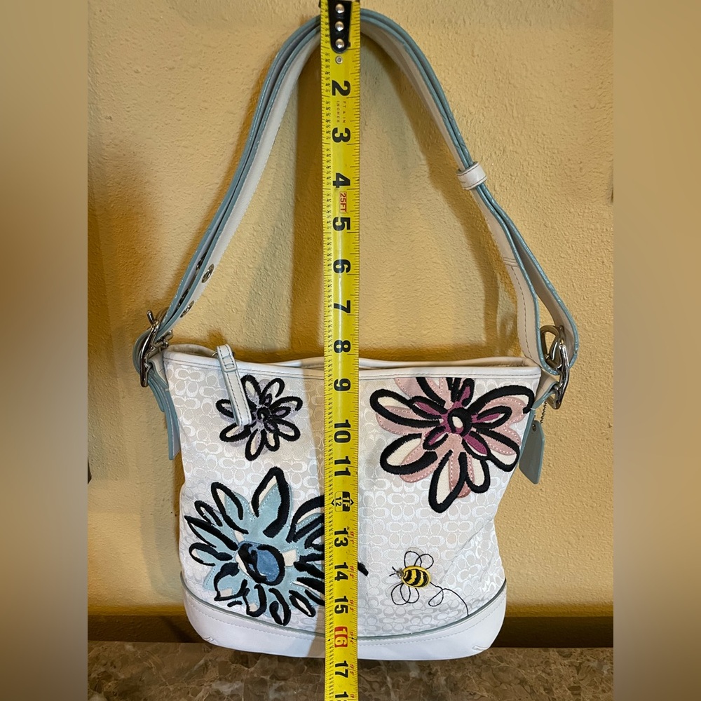 COACH Near Vintage Bee White Floral Embroidered Handbag Wristlet & Charm SET - Picture 11 of 17